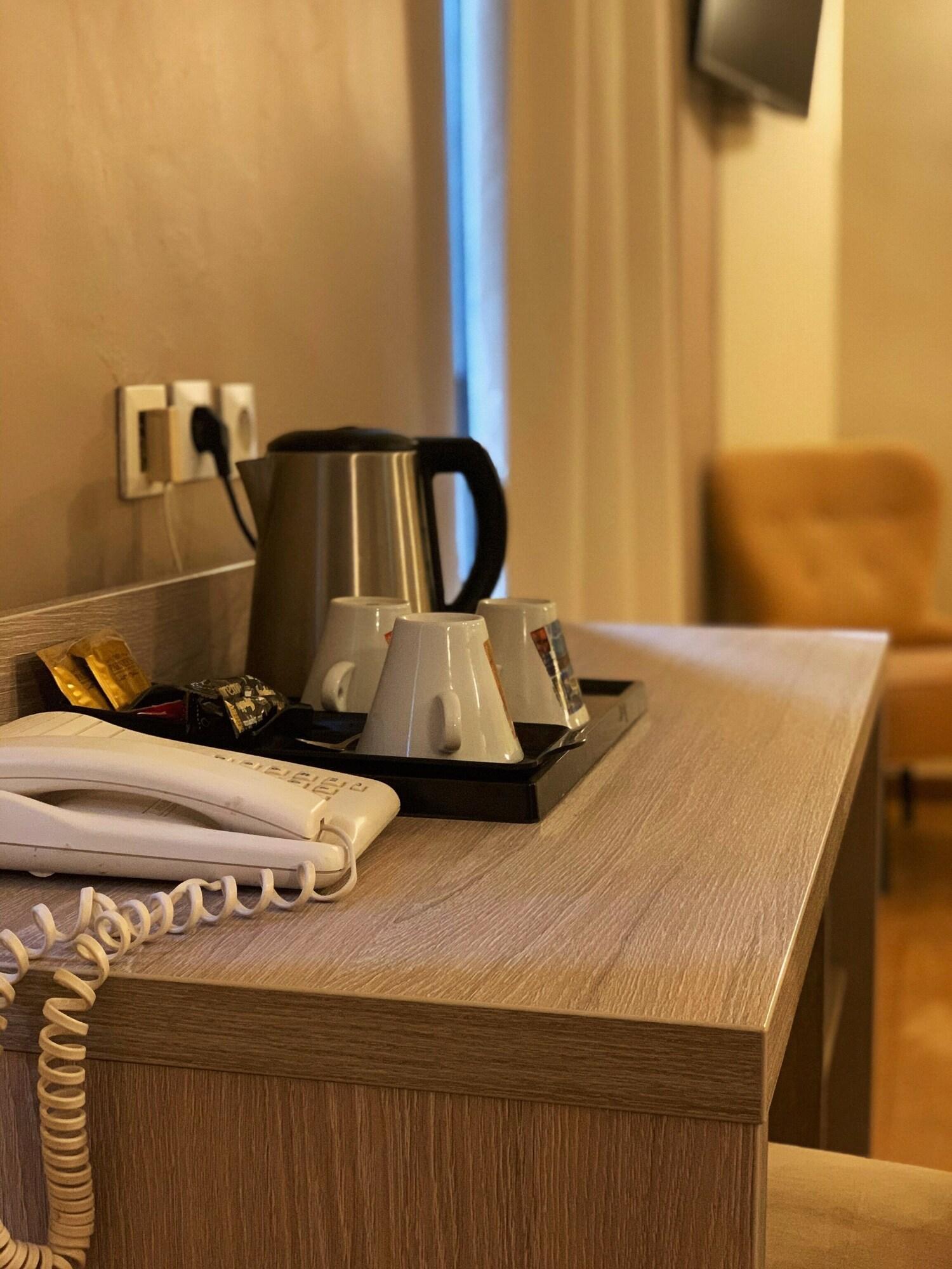 Empire Hotel Ним Экстерьер фото