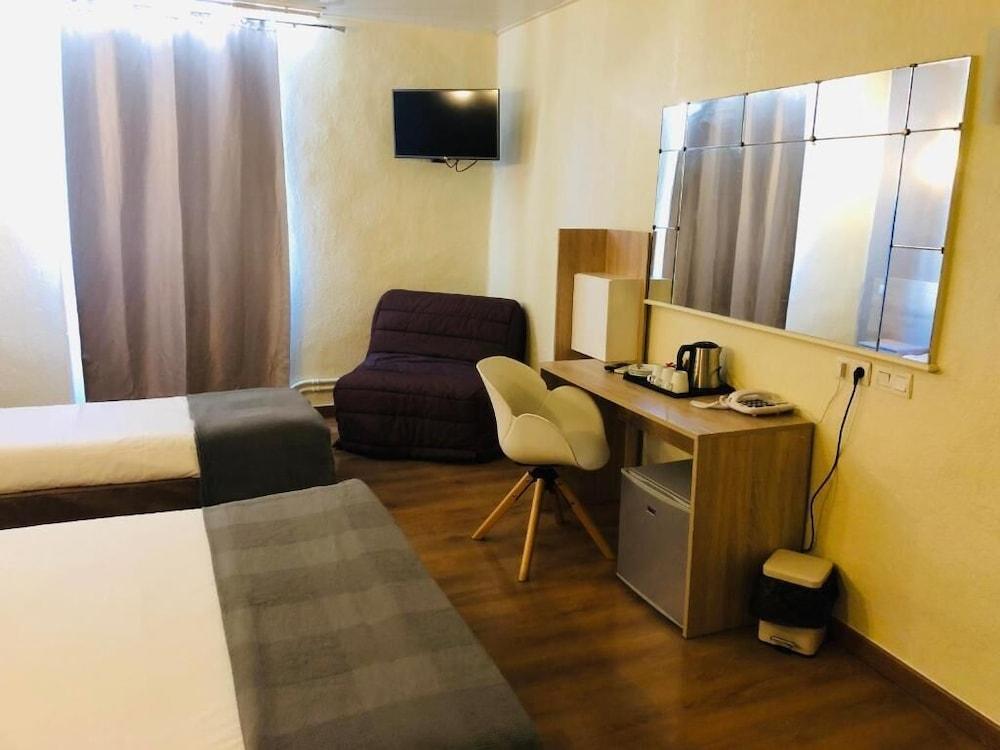 Empire Hotel Ним Экстерьер фото