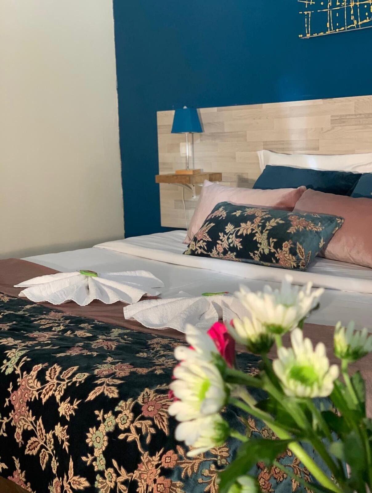 Empire Hotel Ним Экстерьер фото