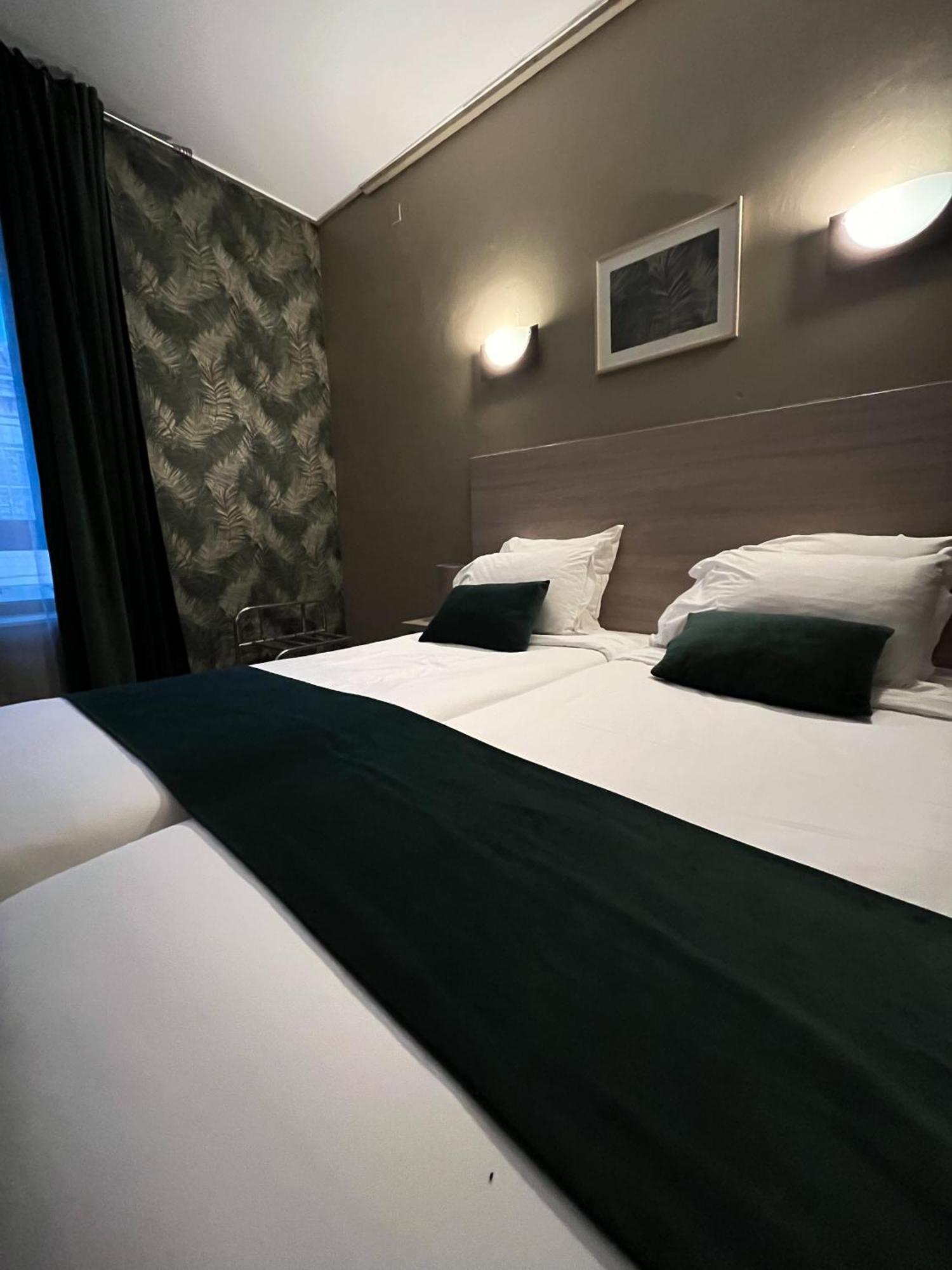 Empire Hotel Ним Экстерьер фото
