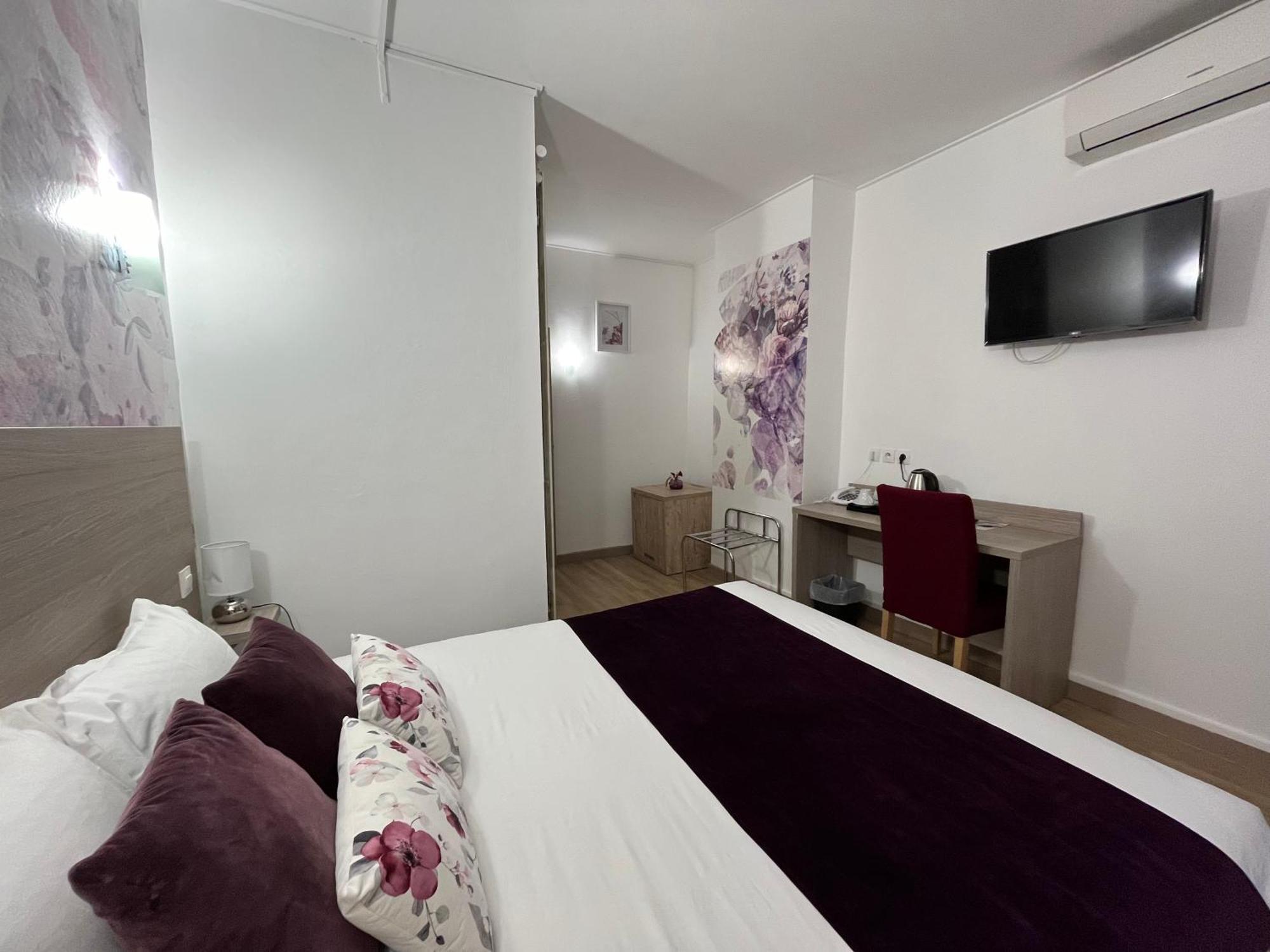 Empire Hotel Ним Экстерьер фото