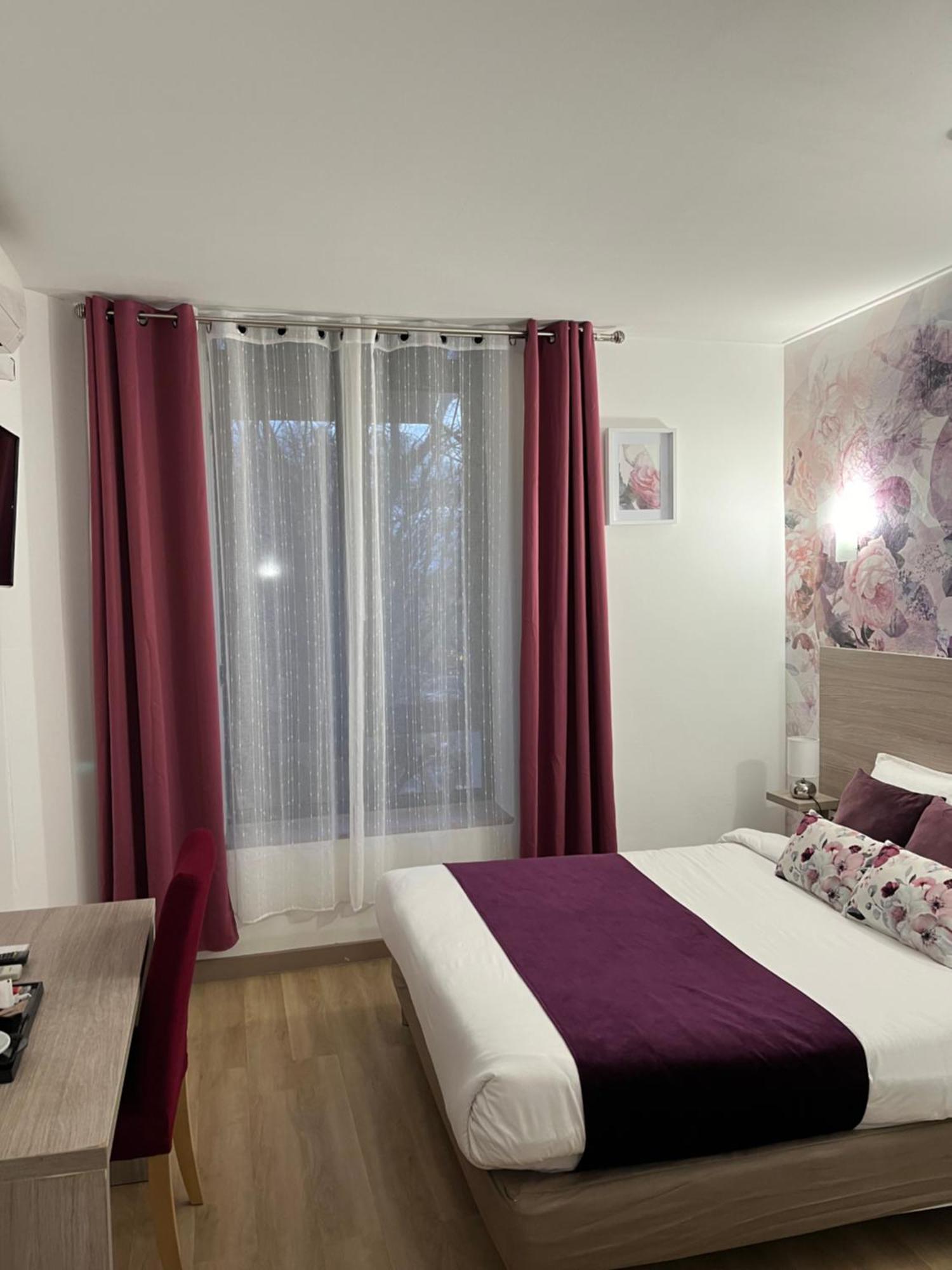 Empire Hotel Ним Экстерьер фото