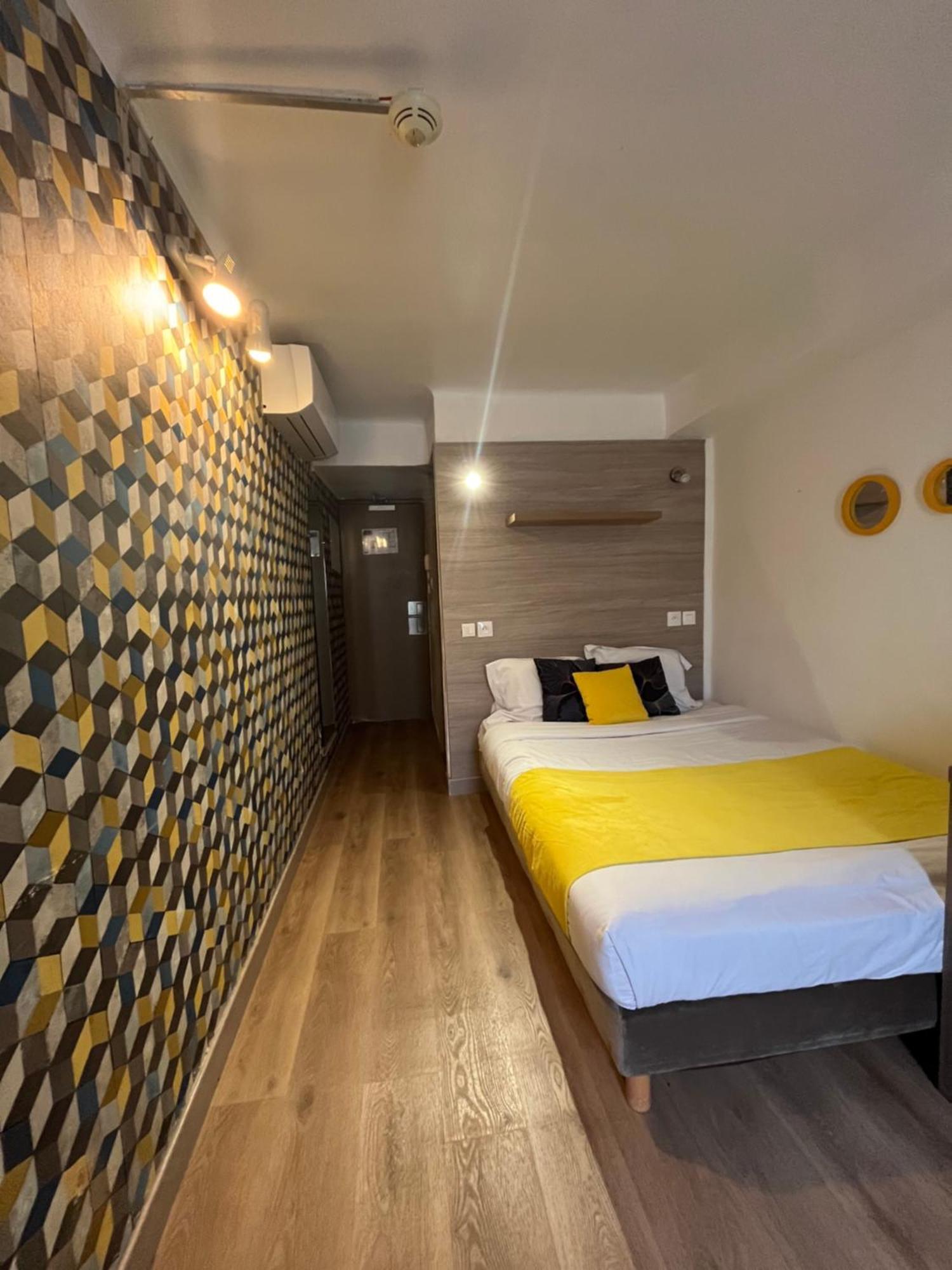 Empire Hotel Ним Экстерьер фото