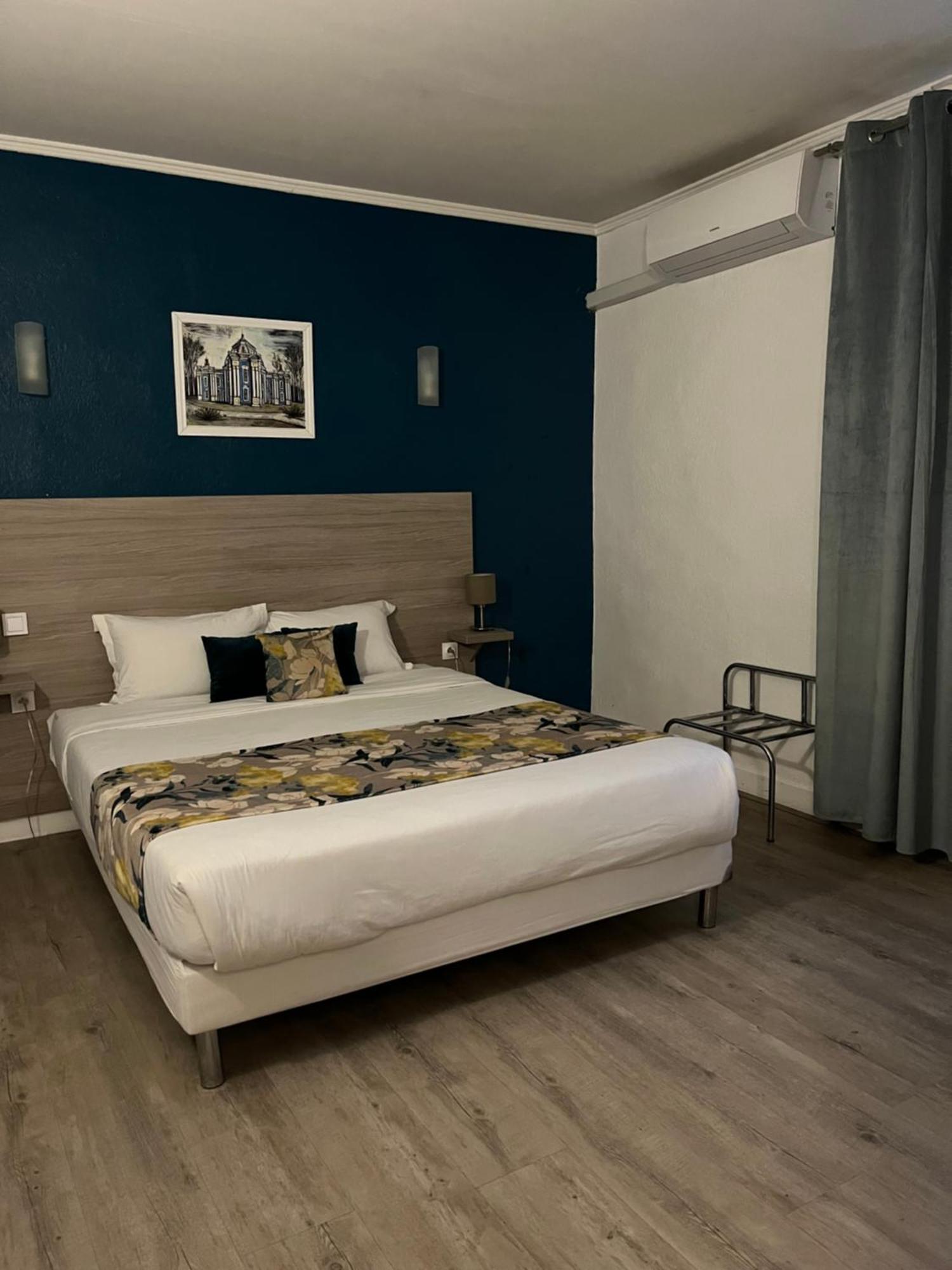 Empire Hotel Ним Экстерьер фото