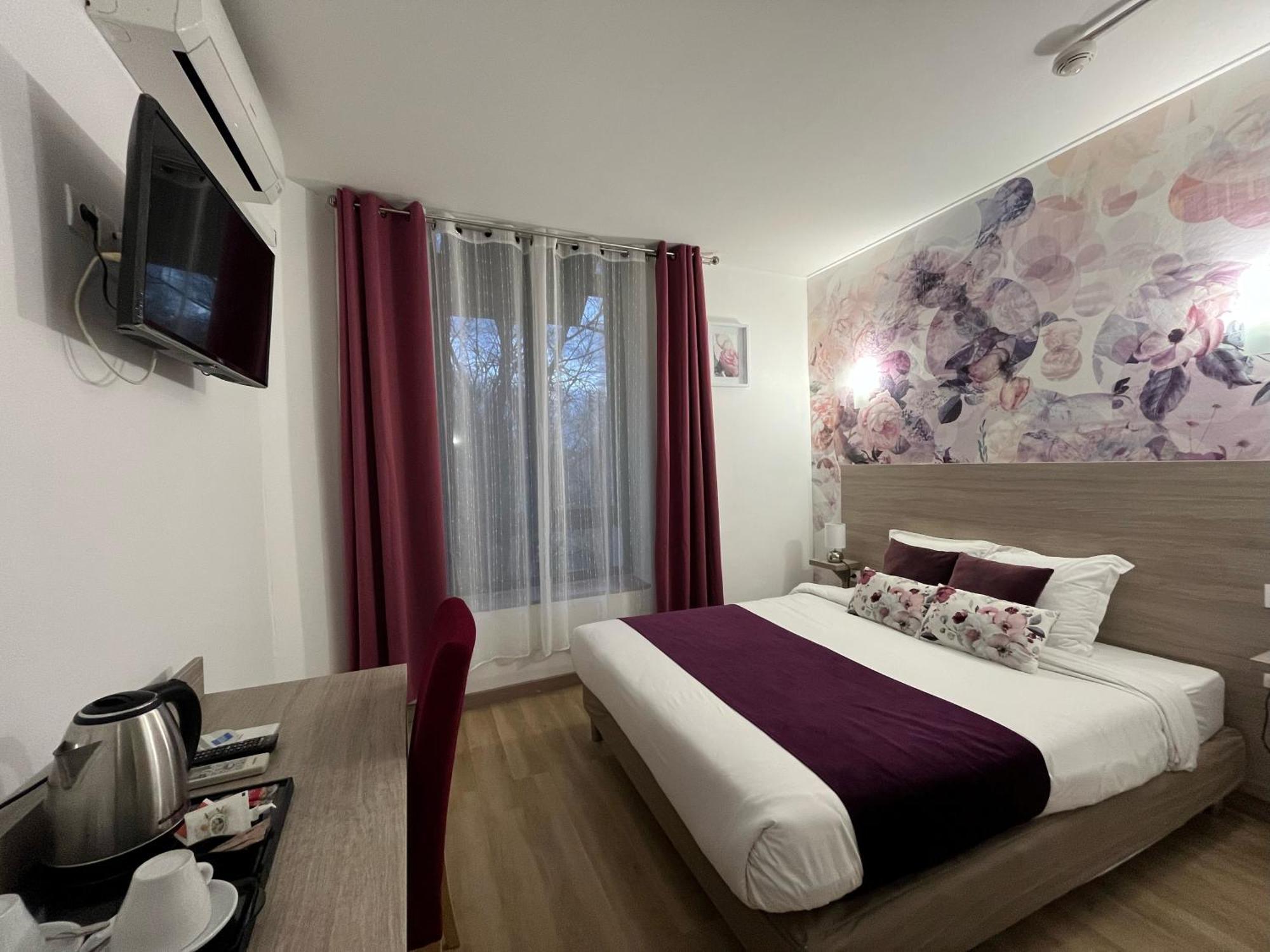 Empire Hotel Ним Экстерьер фото
