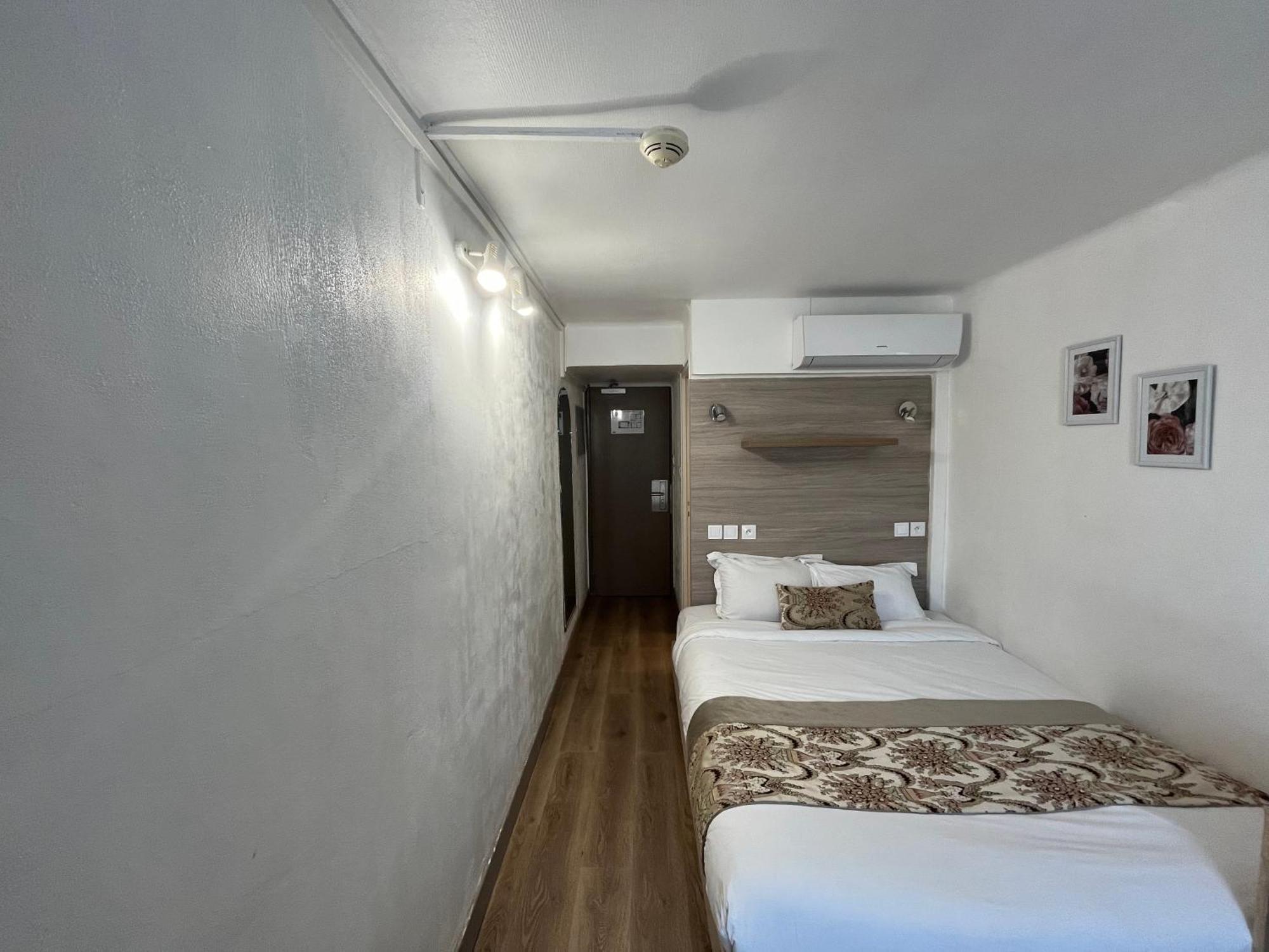 Empire Hotel Ним Экстерьер фото