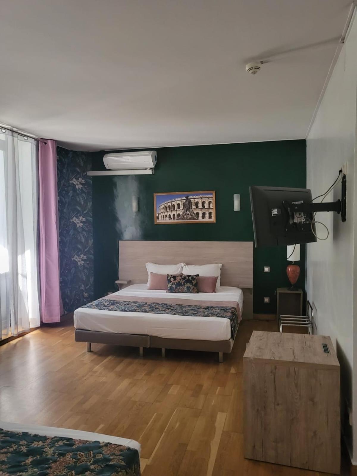 Empire Hotel Ним Экстерьер фото