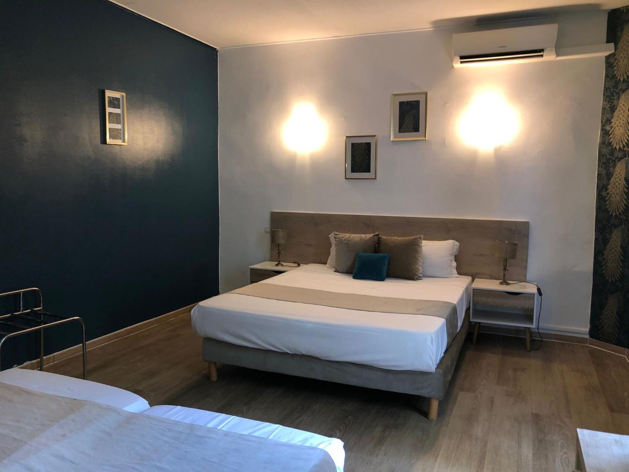 Empire Hotel Ним Экстерьер фото