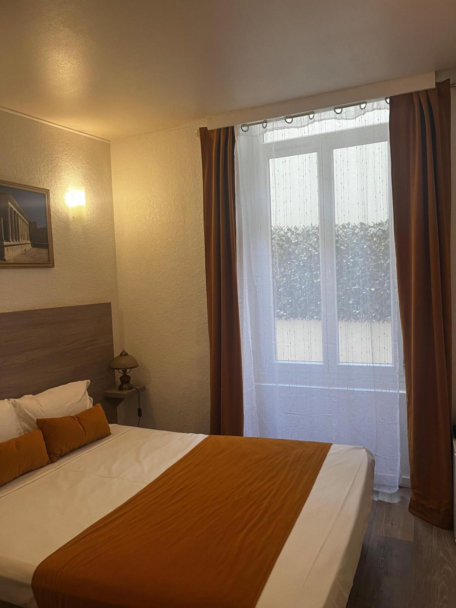 Empire Hotel Ним Экстерьер фото
